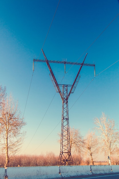 Pilón de línea eléctrica