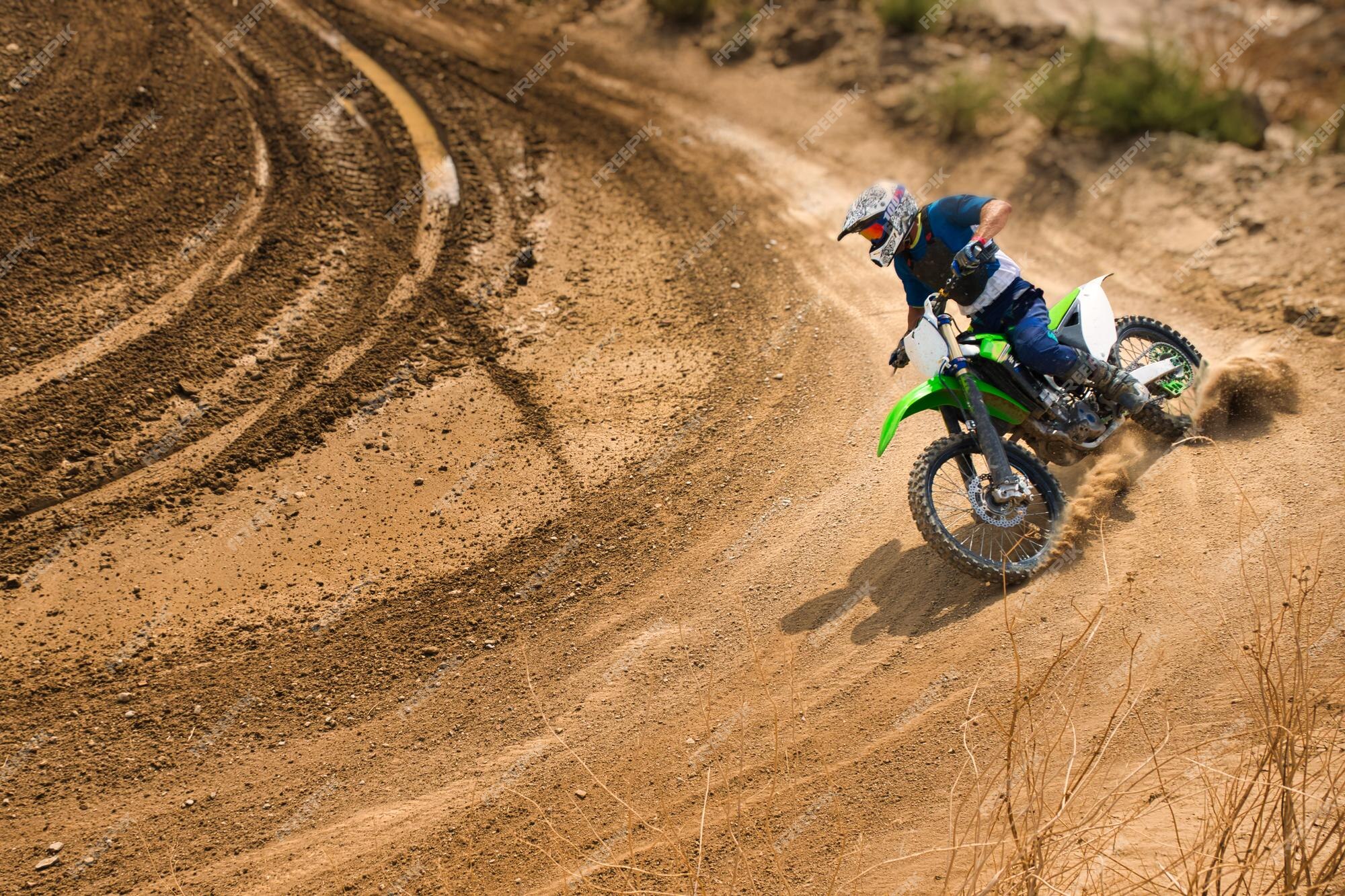 Esportes De Motocross. Corrida De Moto Cross Country. Saltar Em Uma  Motocicleta. Competições De Esportes De Massa. Rússia. Campeonato Cidade De  Motocross De Tula Foto Royalty Free, Gravuras, Imagens e Banco de