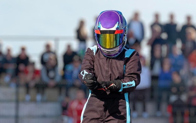 Pilotos de karting en la pista