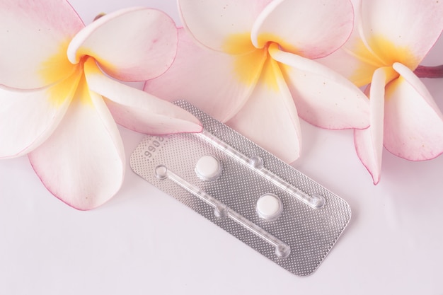 Foto pílulas anticoncepcionais de emergência contracepção oral.