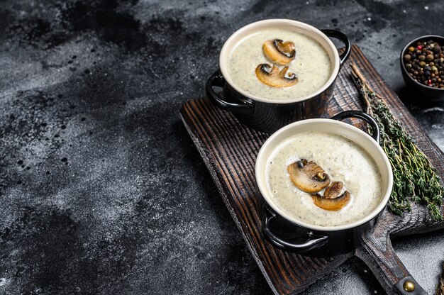 Pilzcremesuppe mit Kräutern