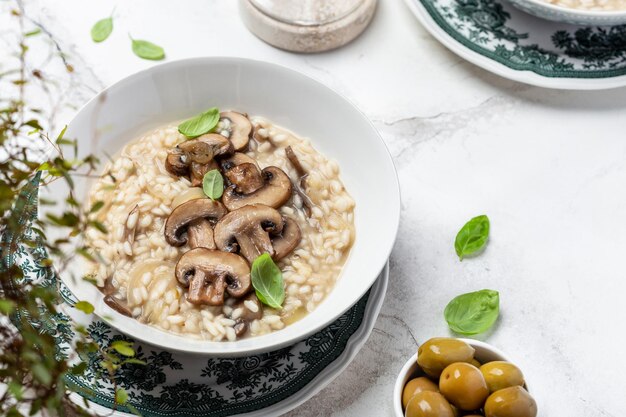 Pilzrisotto mit Zwiebeln, Knoblauch und Parmesan