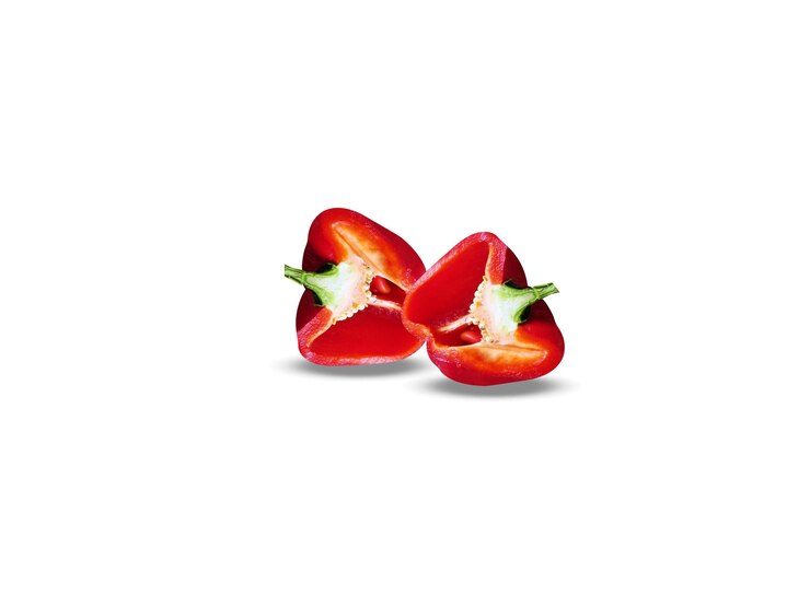 Foto pimenta ou pimentão capsicum annuum em fundo branco