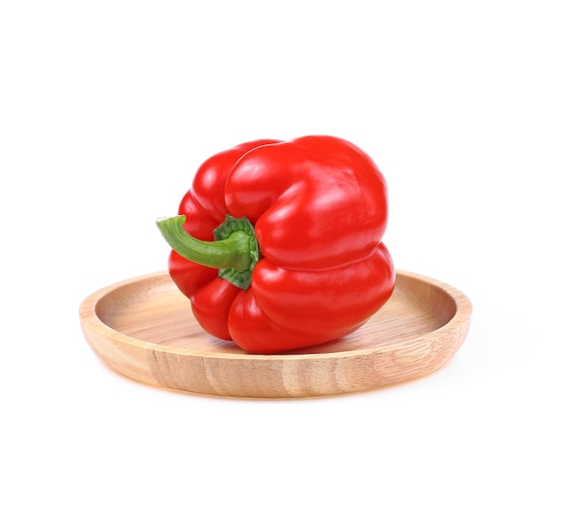 Foto pimentão vermelho isolado no fundo branco. pimenta doce,