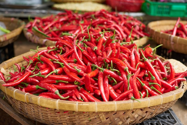 Foto pimentões vermelhos no mercado do vietnã