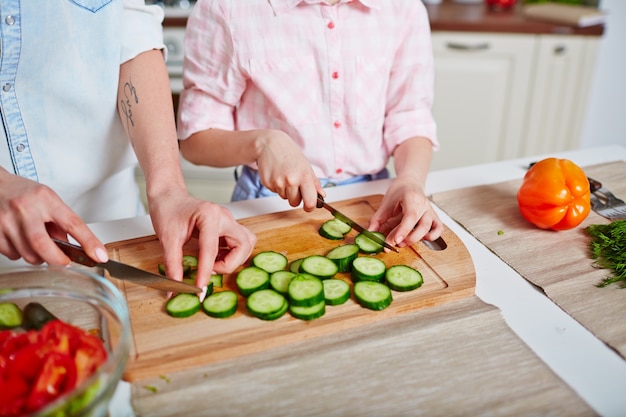 Foto pimienta humana verduras nutrición de corte