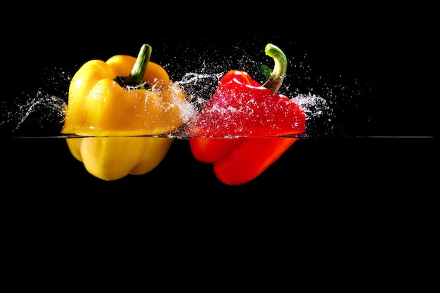 Pimiento en agua con splash