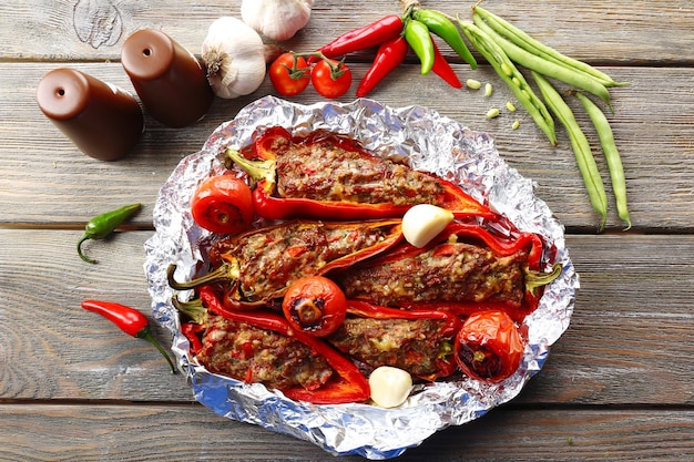 Pimiento relleno de carne y verduras