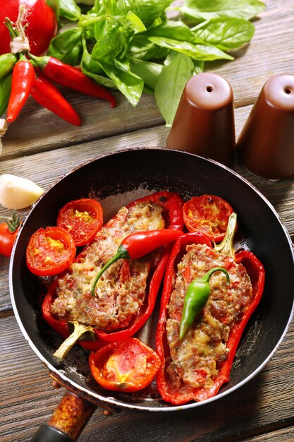 Pimiento relleno de carne y verduras