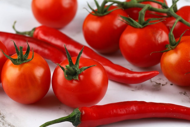 Pimiento rojo picante con tomates