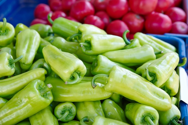 Foto pimiento verde en el mercado de verduras