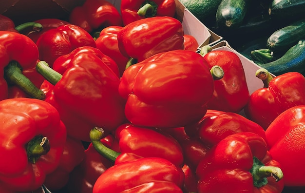 Pimientos como fondo de alimentos orgánicos saludables vegetales frescos en el mercado de agricultores dieta y agricultura