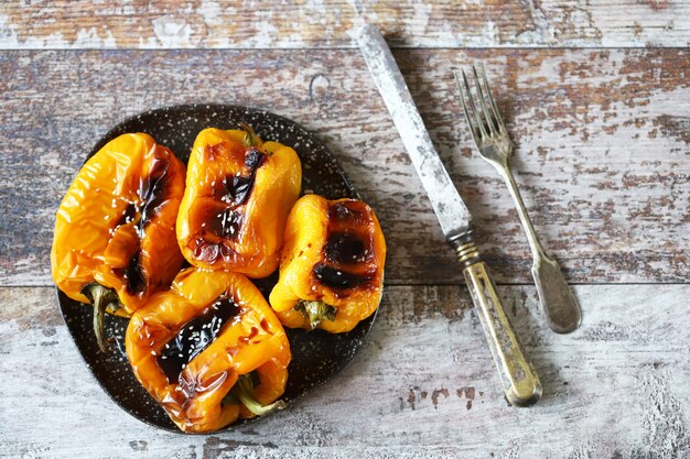 Pimientos de pimentón amarillo al horno