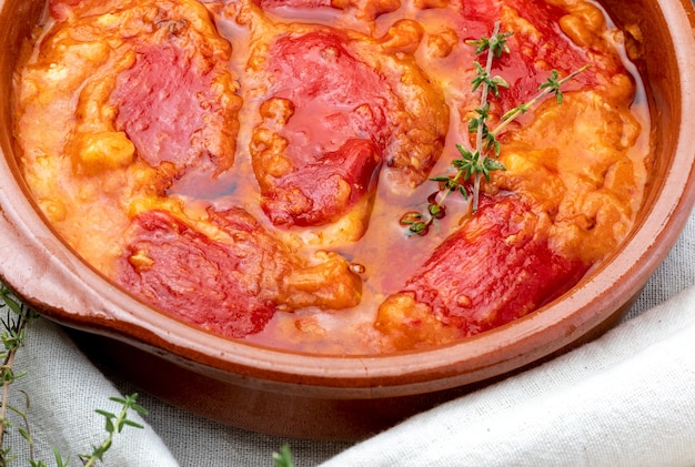 Foto pimientos del piquillo rellenos de carne o pescado