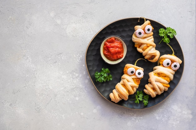 Los pimientos rellenos parecen momias para Halloween