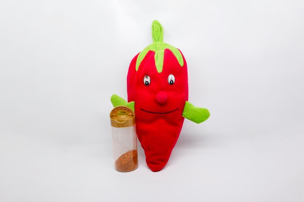Pimientos rojos sobre fondo blanco