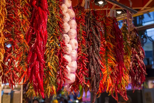 Foto pimientos rojos para la venta en el mercado