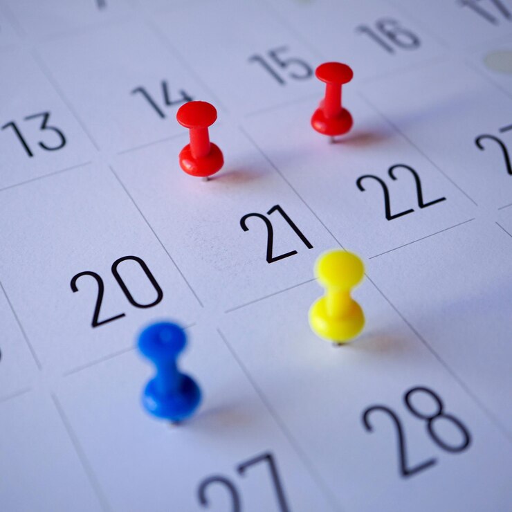 Pin de dibujo en los días calendario del mes
