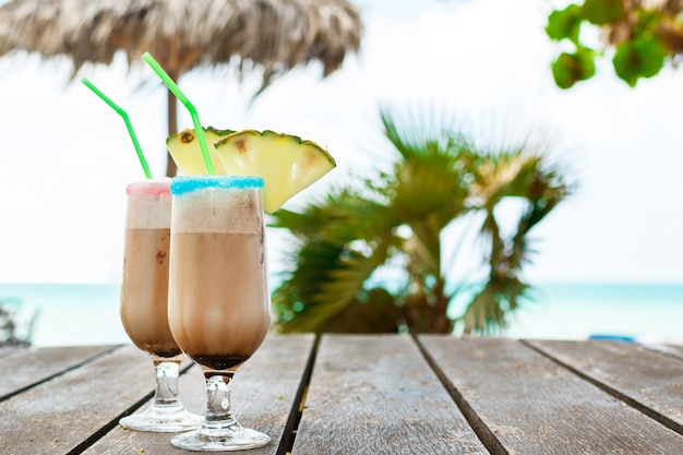 Pina Colada Cocktail mit Schokoladensirup