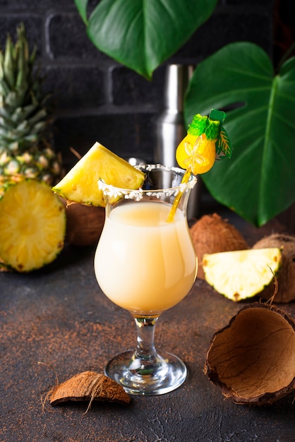 Piña colada. Cóctel tradicional caribeño