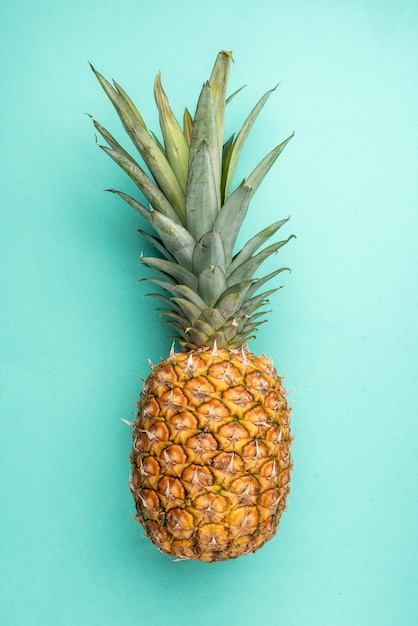 Piña entera fresca