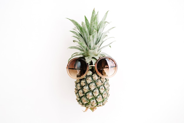 Foto piña hipster en gafas de sol