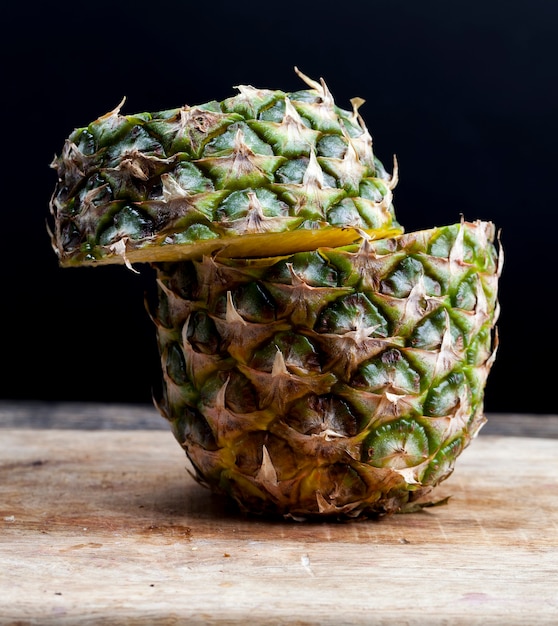 Piña madura pelada