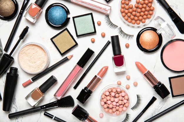Pinceles y herramientas de maquillaje profesional, set de productos de maquillaje | Foto Premium Pinceles y herramientas de maquillaje profesional, set de productos de maquillaje | Foto Premium