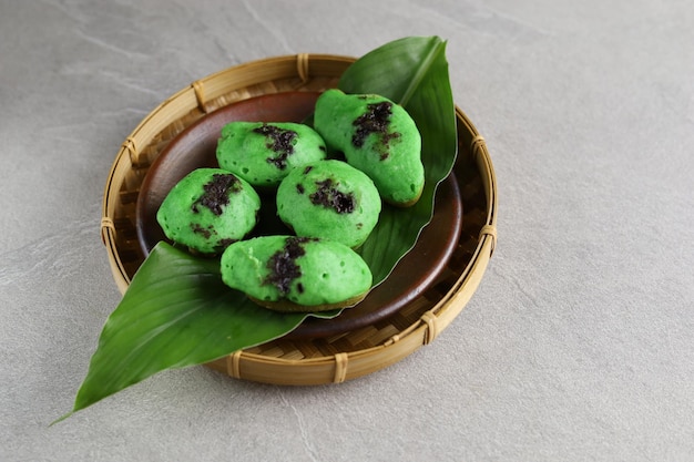 Pinch cake kue cubit com sabor pandanus comida de rua tradicional indonésia