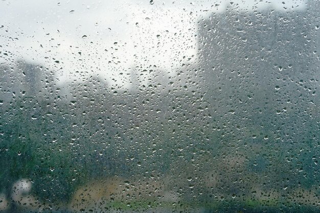 pingos de chuva na janela