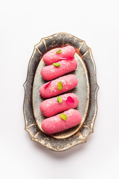 Pink Chumchum oder Rose-Geschmack Chum Chum oder Cham Cham indische und pakistanische Süße