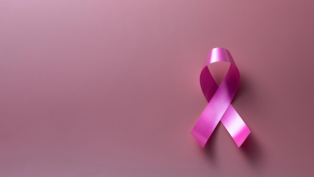 Pink Ribbon Brustkrebsbewusstsein auf rosa Hintergrundkonzept Gesundheitswesen und Medizin Krebskonzept