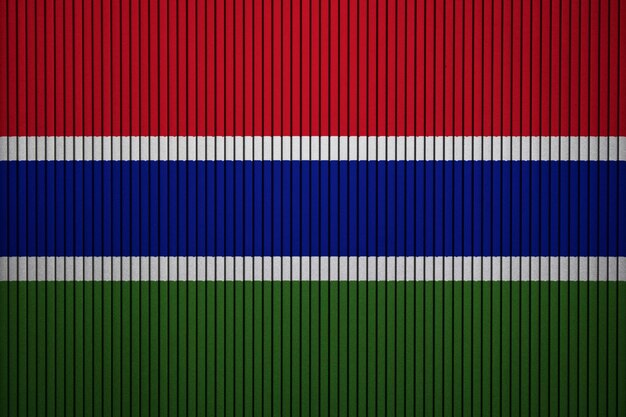 Pintado bandera nacional de Gambia en un muro de hormigón