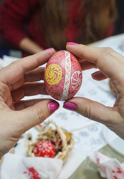 Pintar huevos de Pascua