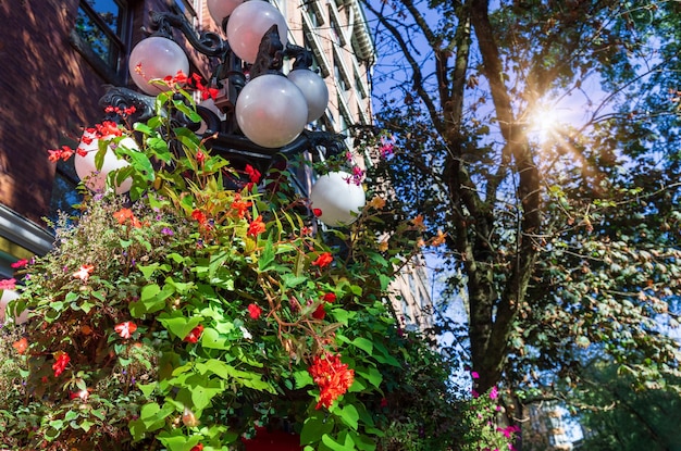 Pintorescas atracciones turísticas y restaurantes del antiguo barrio de Gastown en Vancouver, Canadá