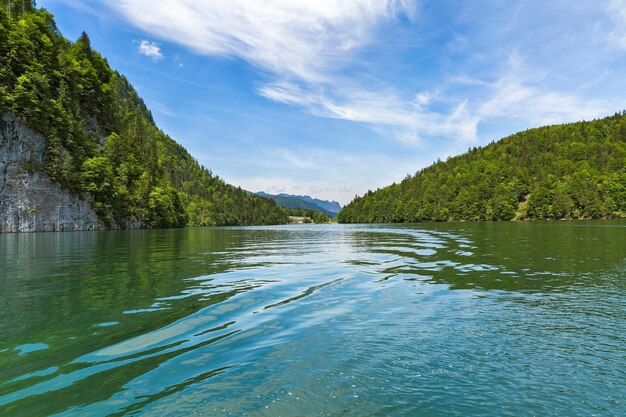 El pintoresco lago Koenigssee en Baviera