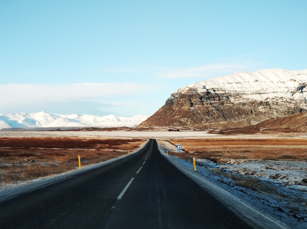 Pintoresco paisaje de invierno de Islandia.