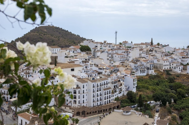 Pintoresco pueblo de Frigiliana situado en la región montañosa de Málaga, España