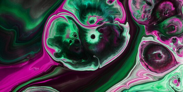 Una pintura abstracta colorida con un fondo púrpura y verde