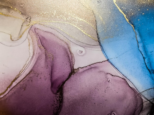 Pintura de álcool desenhada à mão de fundo fluido brilhante e brilhante abstrato com textura de técnica de tinta líquida de listras douradas para design de pano de fundo