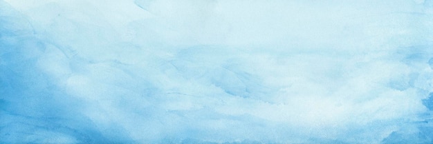 Pintura degradada de acuarela de cielo azul abstracto en papel de textura como página de plantilla en blanco o fondo de banner web