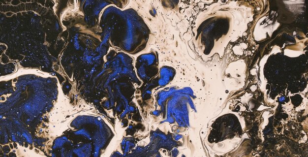 Una pintura de un fondo de mármol azul y blanco.