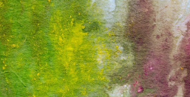 Una pintura de fondo verde y amarillo con la palabra amor.