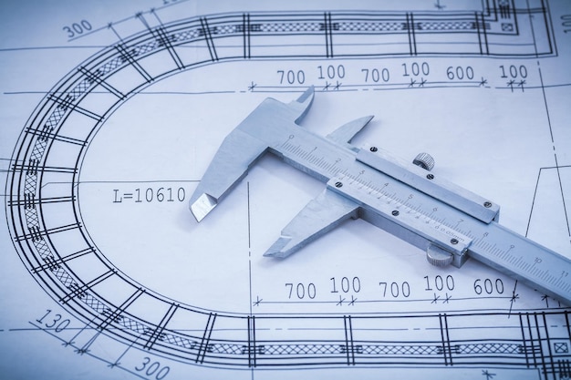 Pinza de trasmallo inoxidable en concepto de construcción de