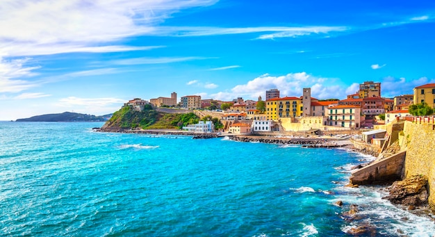 Piombino vista da praça bovioToscana Itália