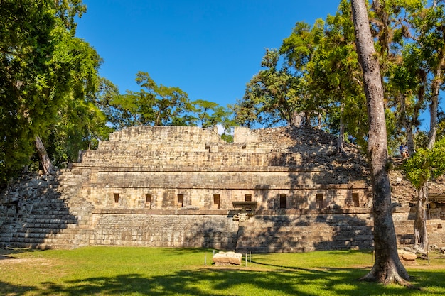 La pirámide astronómica de los templos de Copán Ruinas. Honduras