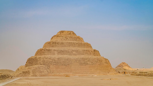 La pirámide de Djoser Saqqara necrópolis Egipto