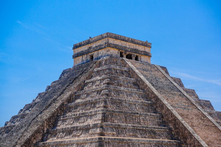 Foto pirâmide do templo de kukulcan el castillo chichen itza yucatan méxico civilização maia