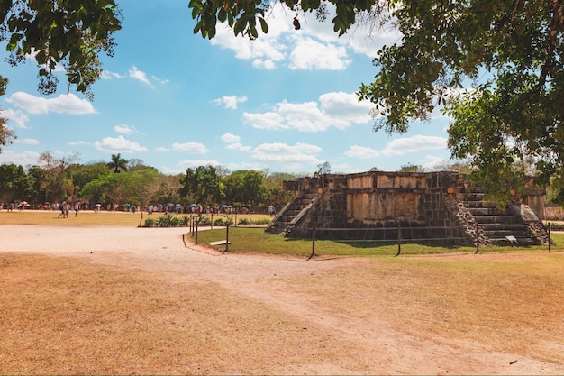 Pirâmide e cidade em ruínas em Tulum México