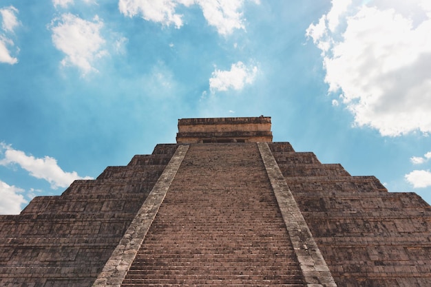 Pirâmide e cidade em ruínas em tulum méxico